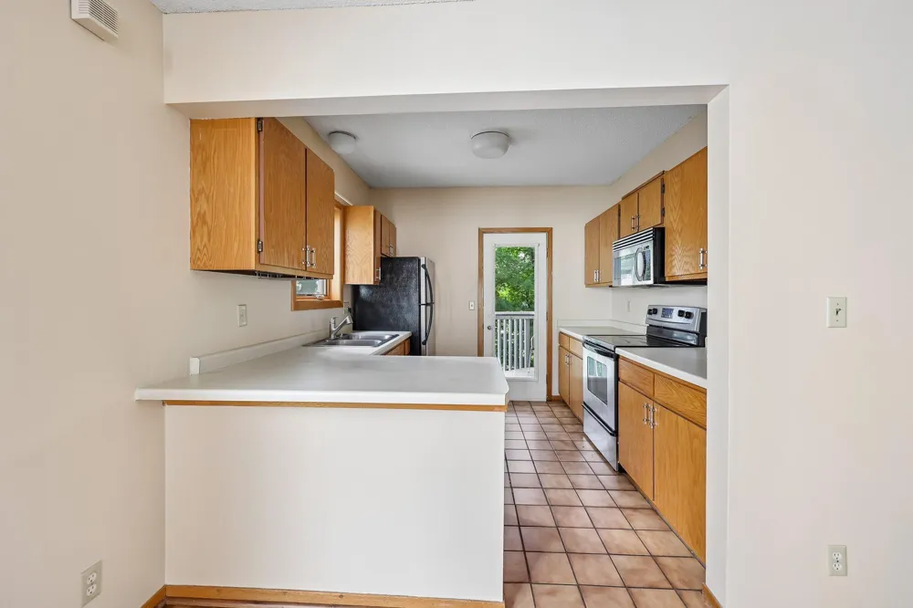 3058 Lake Shore Drive #A Minneapolis, MN 55416