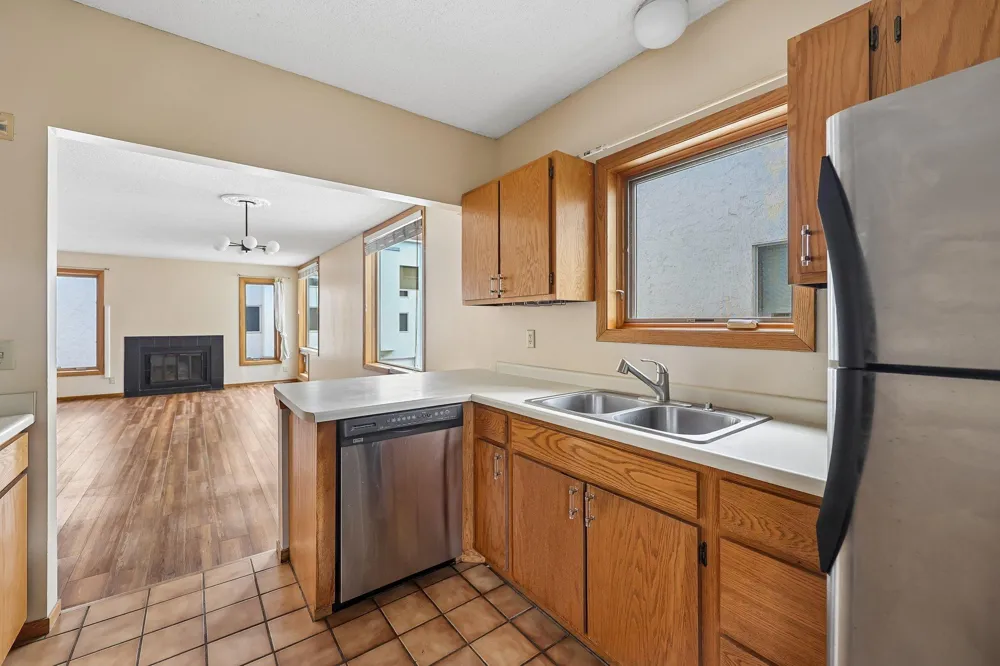 3058 Lake Shore Drive #A Minneapolis, MN 55416