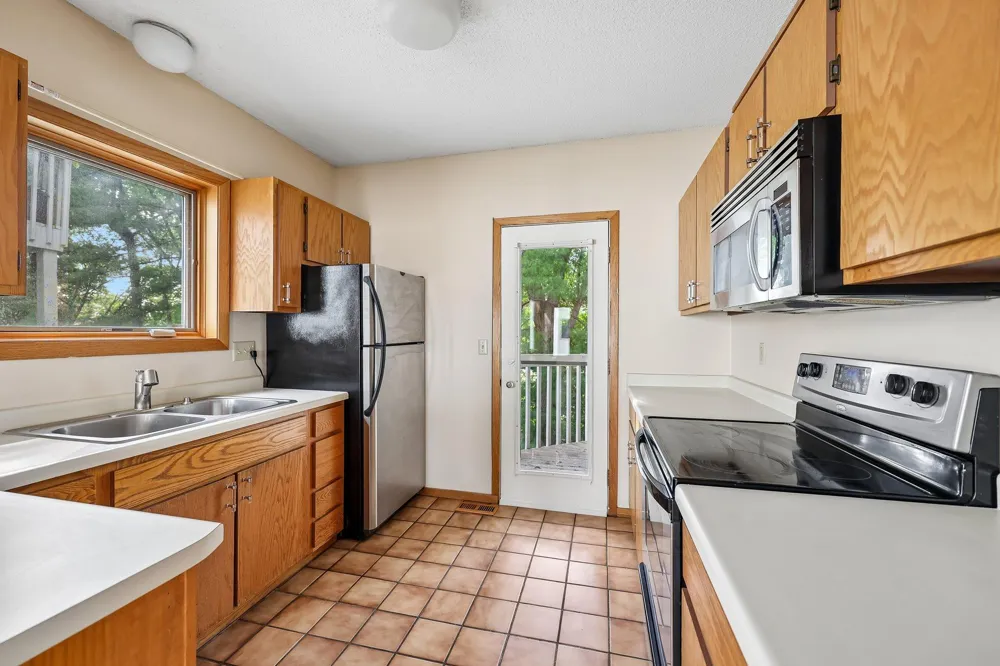 3058 Lake Shore Drive #A Minneapolis, MN 55416