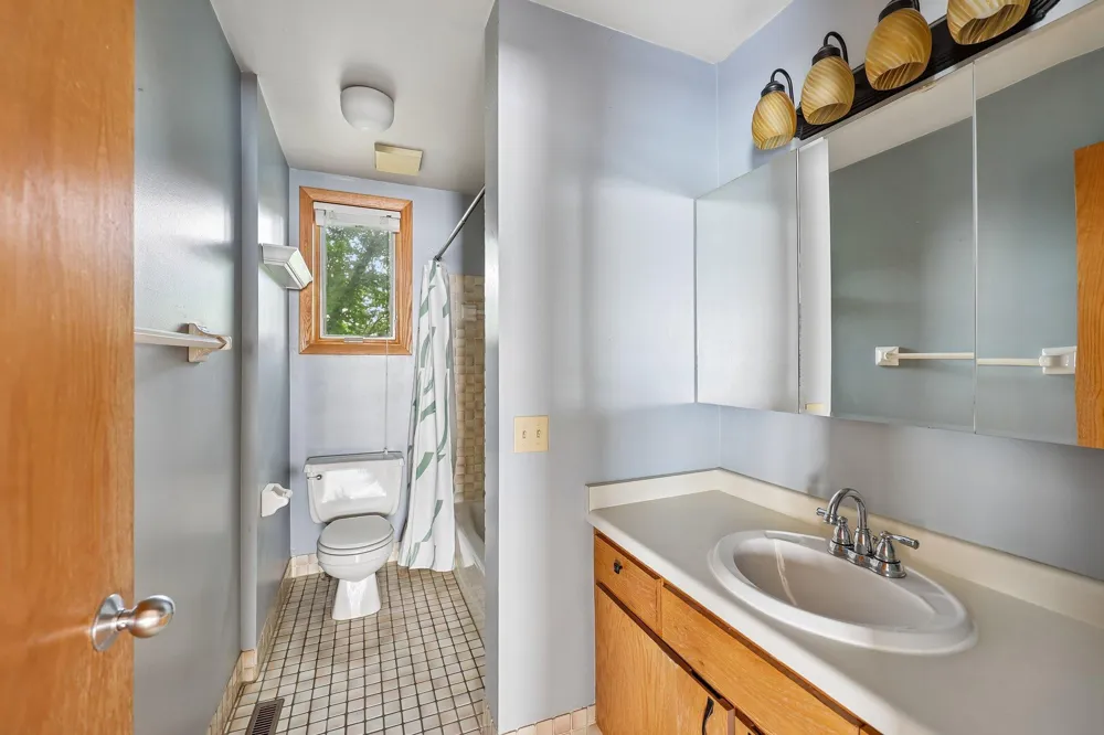 3058 Lake Shore Drive #A Minneapolis, MN 55416