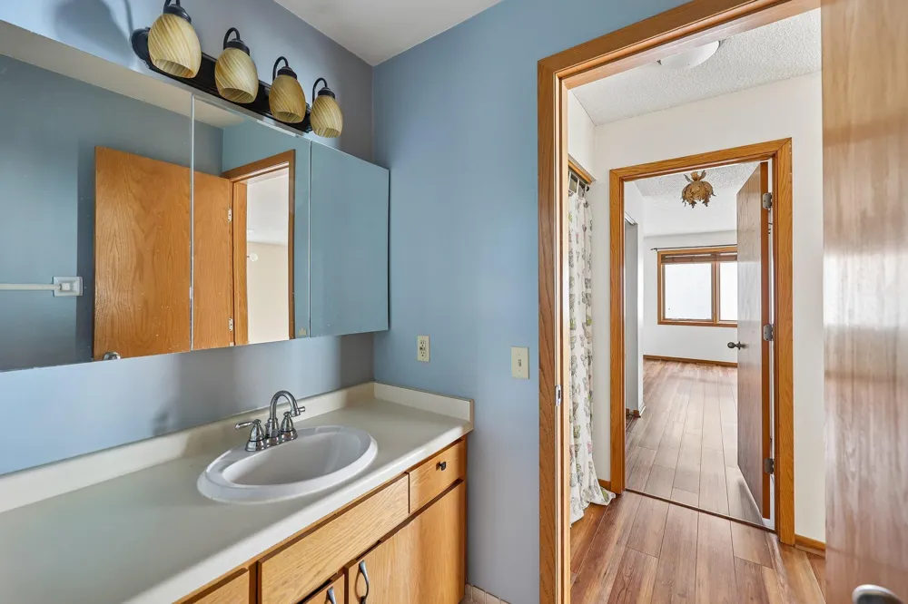 3058 Lake Shore Drive #A Minneapolis, MN 55416