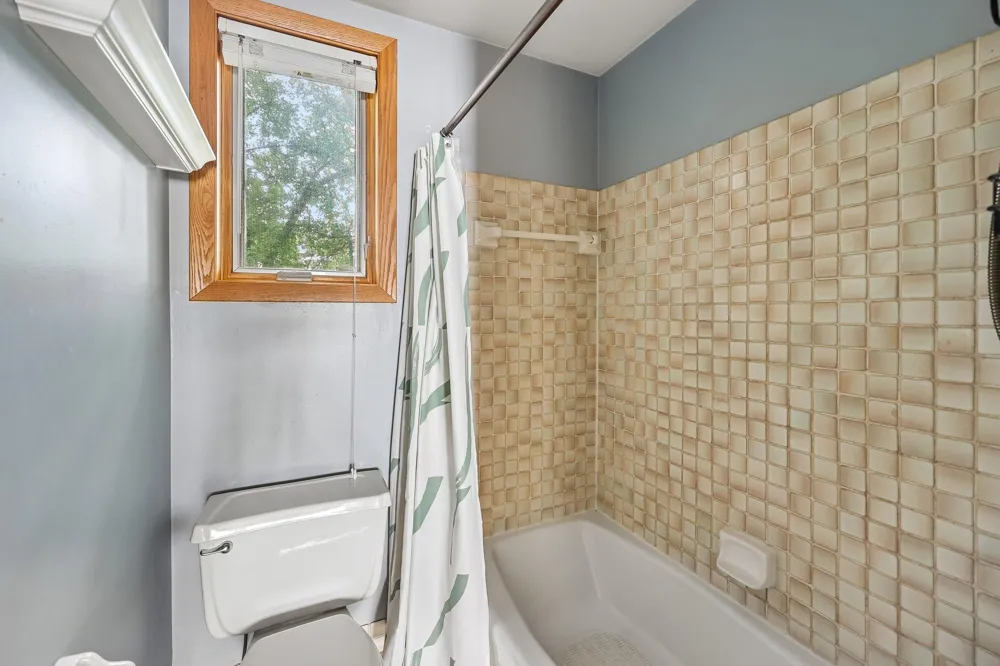 3058 Lake Shore Drive #A Minneapolis, MN 55416