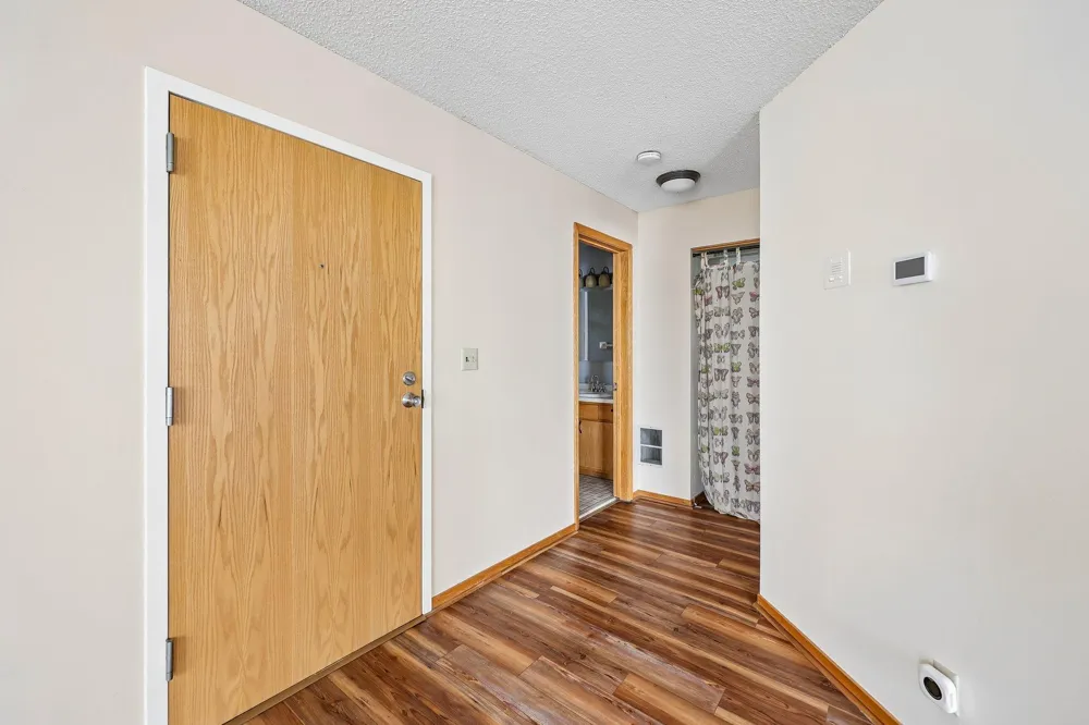 3058 Lake Shore Drive #A Minneapolis, MN 55416