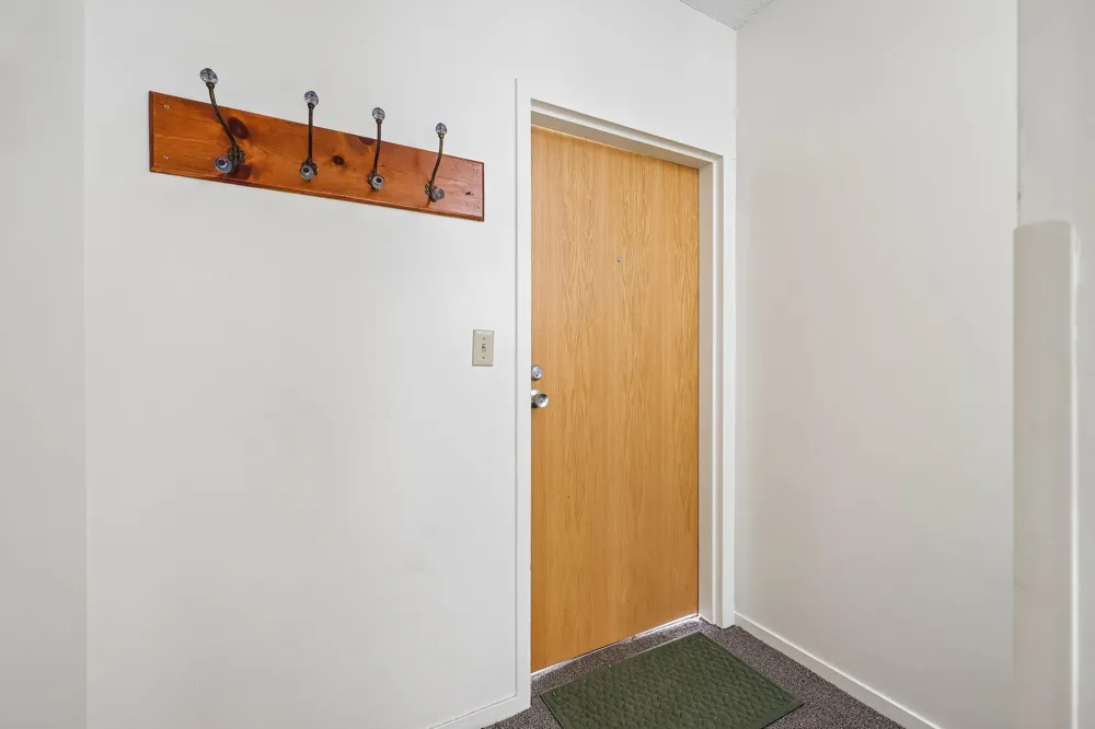 3058 Lake Shore Drive #A Minneapolis, MN 55416