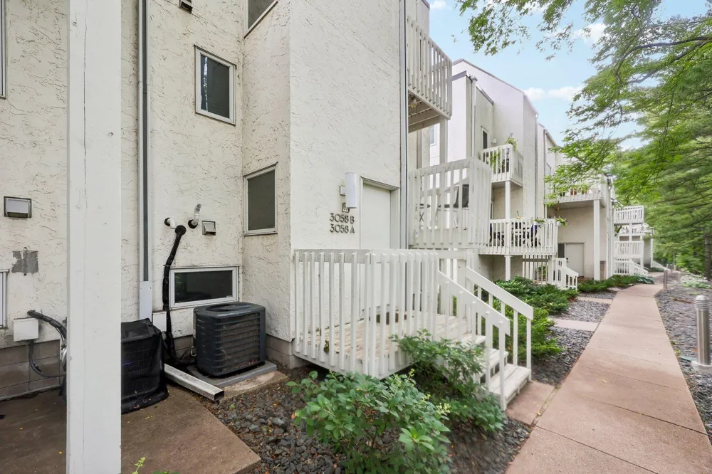 3058 Lake Shore Drive #A Minneapolis, MN 55416