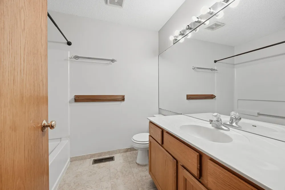 1994 Jan Echo Trail Eagan, MN 55122