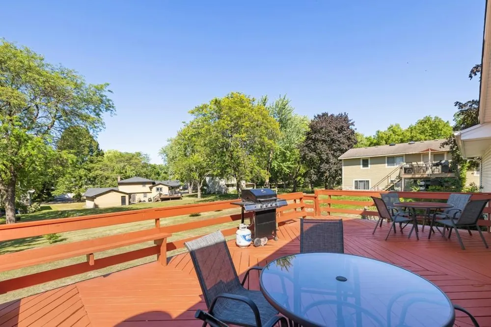 9920 36th Place Plymouth, MN 55441