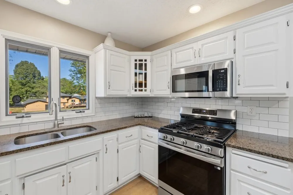 9920 36th Place Plymouth, MN 55441