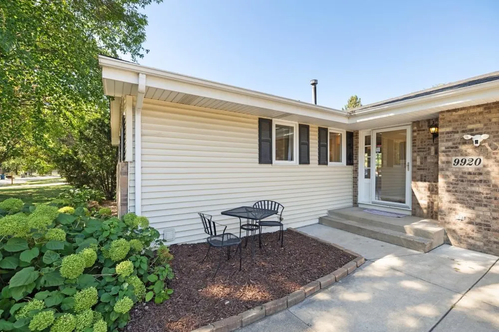 9920 36th Place Plymouth, MN 55441