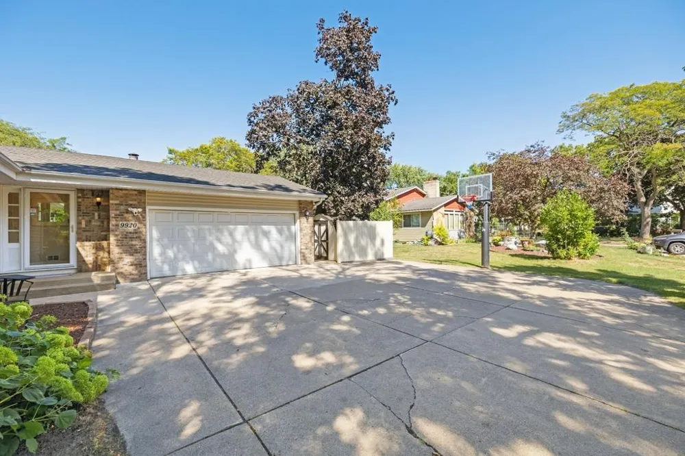 9920 36th Place Plymouth, MN 55441