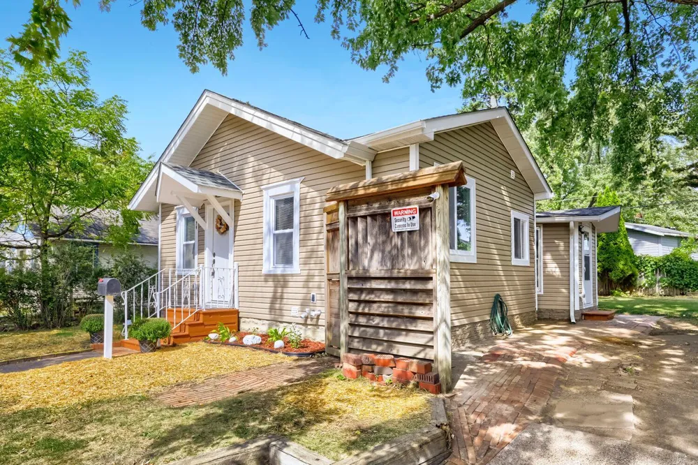 1979 Stillwater Avenue E Saint Paul, MN 55119