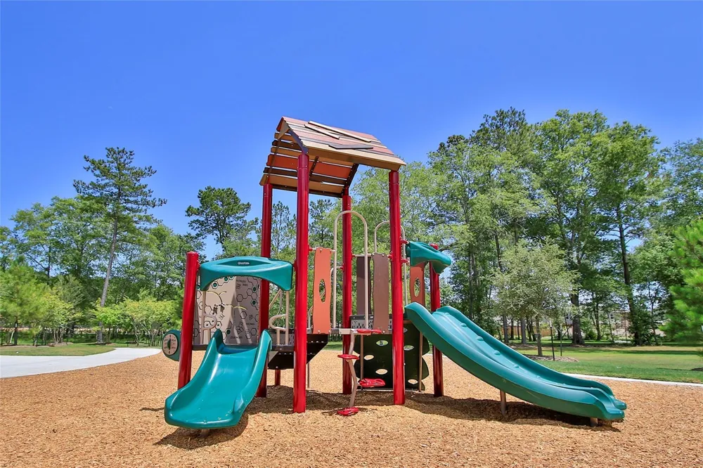 10389 Sweetwater Creek Drive Cleveland, TX 77328