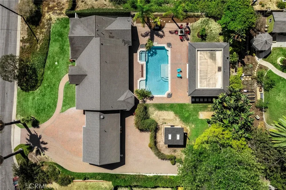 207 Barcelona Fullerton, CA 92835