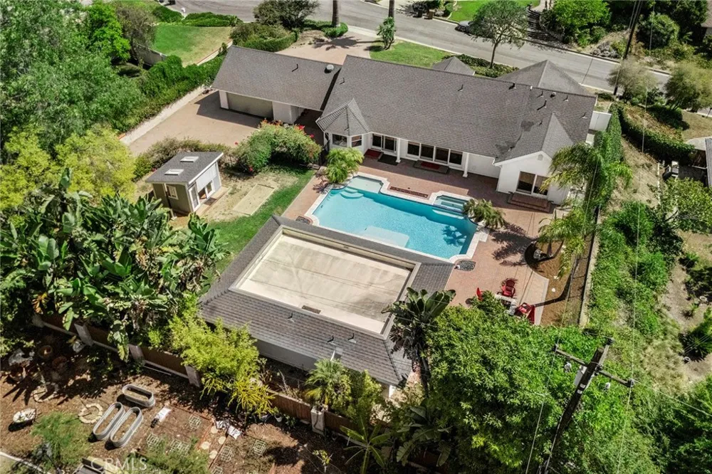 207 Barcelona Fullerton, CA 92835