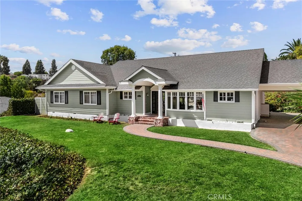 207 Barcelona Fullerton, CA 92835