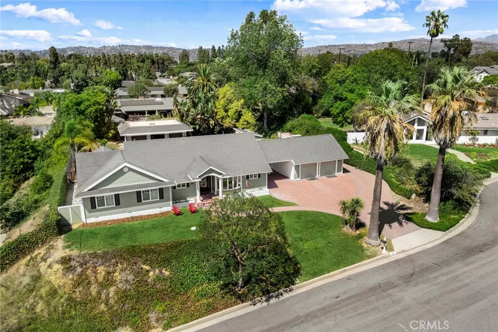 207 Barcelona Fullerton, CA 92835