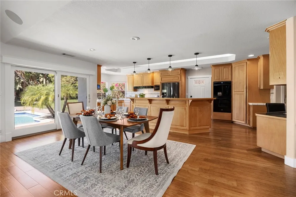 207 Barcelona Fullerton, CA 92835