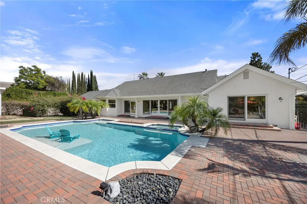 207 Barcelona Fullerton, CA 92835