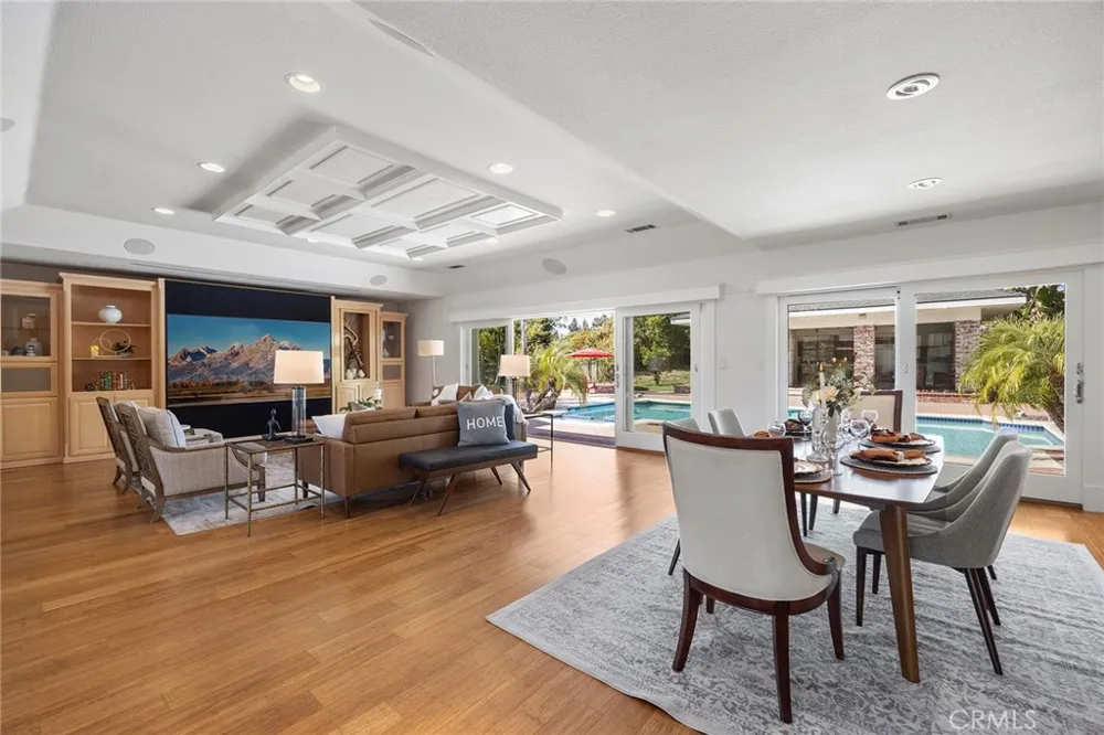 207 Barcelona Fullerton, CA 92835
