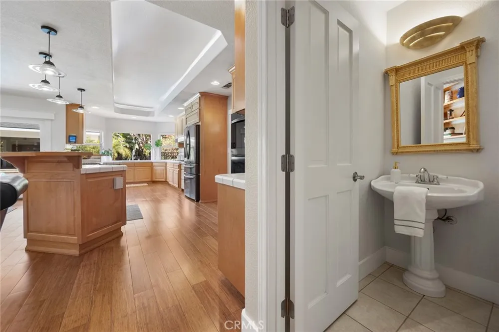 207 Barcelona Fullerton, CA 92835