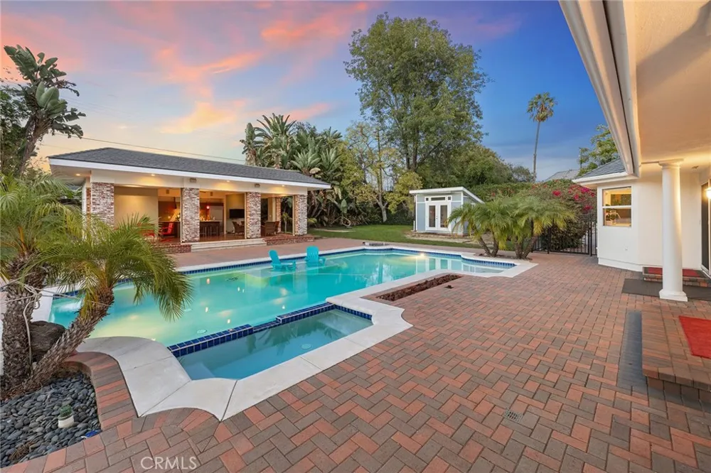 207 Barcelona Fullerton, CA 92835