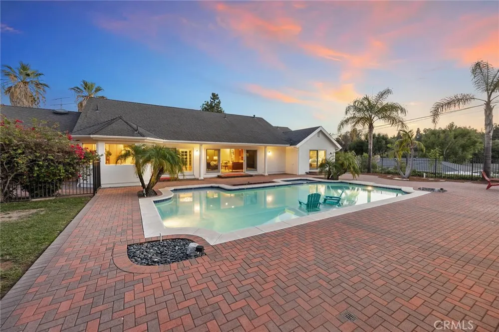 207 Barcelona Fullerton, CA 92835
