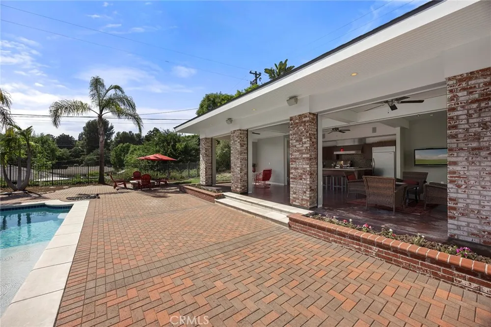 207 Barcelona Fullerton, CA 92835