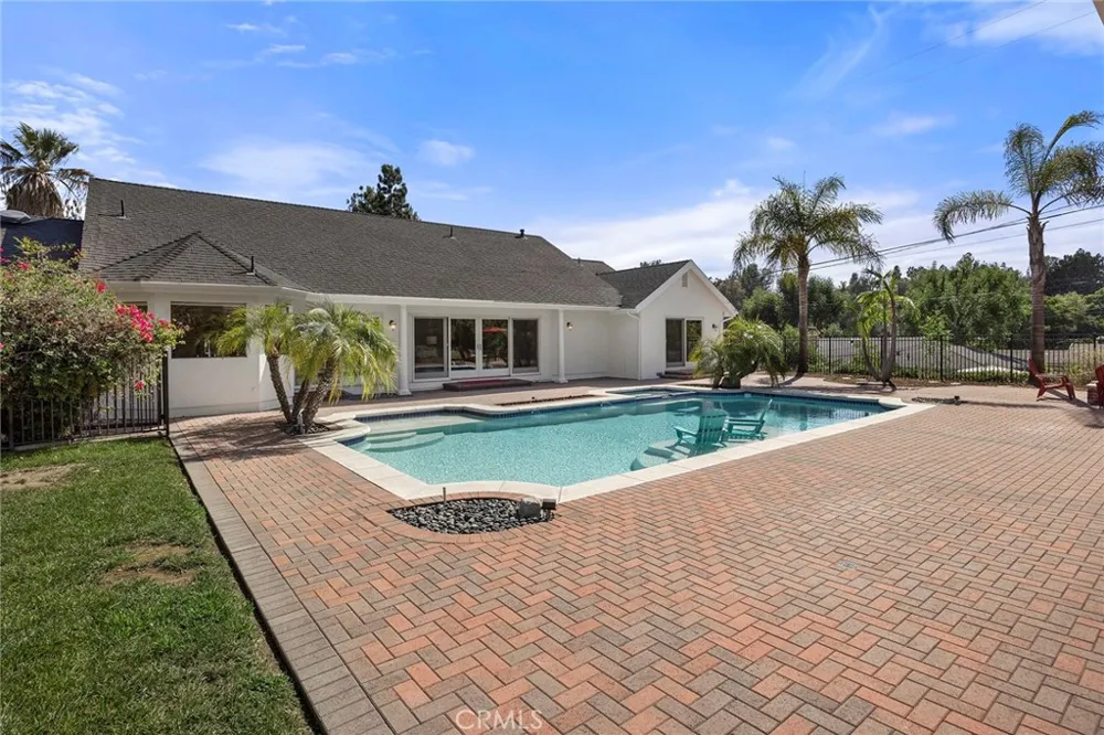 207 Barcelona Fullerton, CA 92835