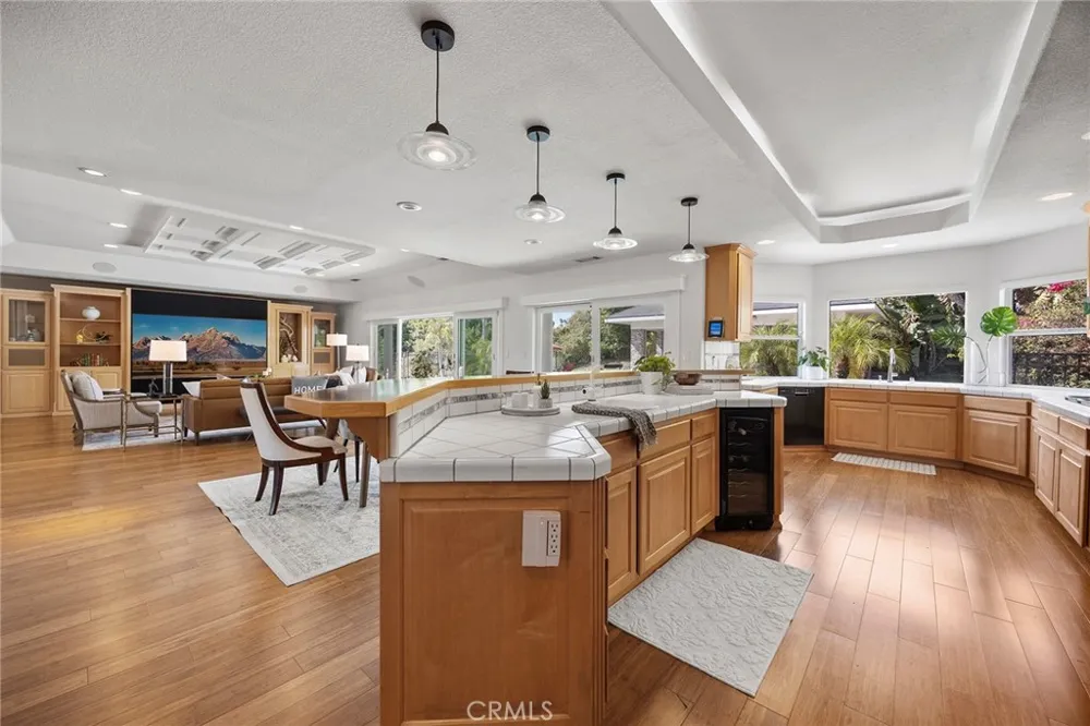 207 Barcelona Fullerton, CA 92835