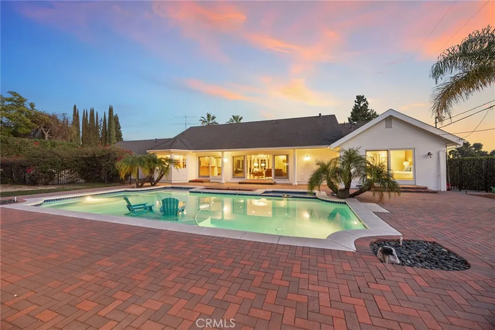 207 Barcelona Fullerton, CA 92835