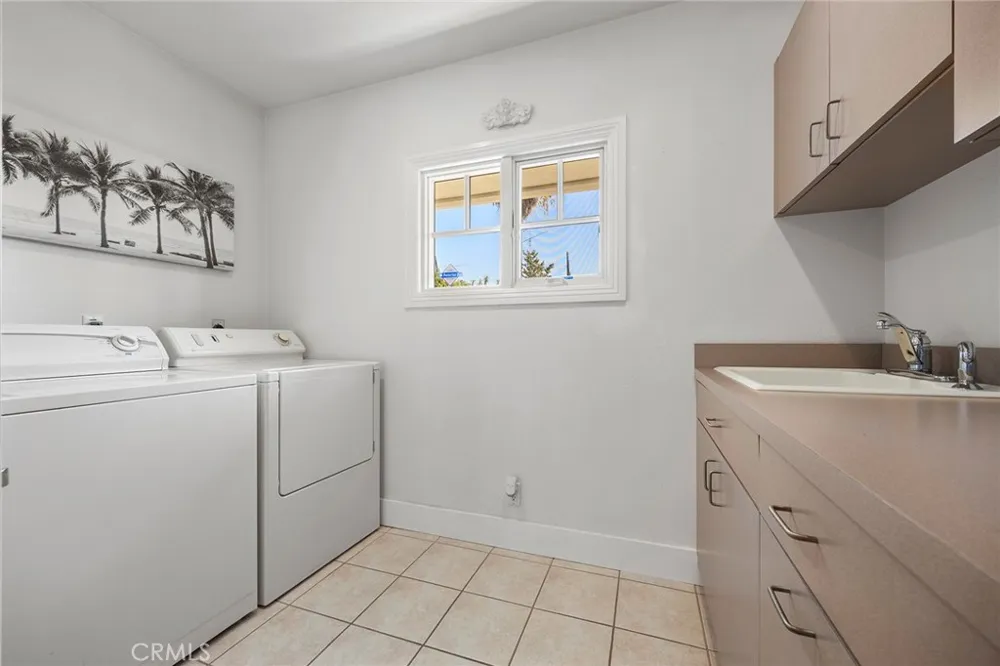 207 Barcelona Fullerton, CA 92835