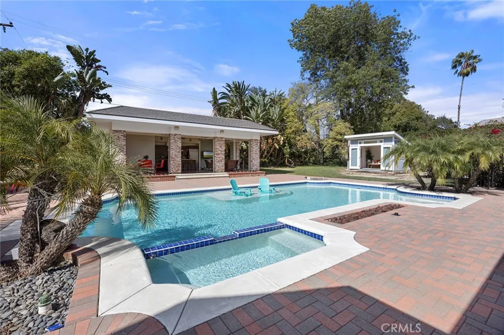 207 Barcelona Fullerton, CA 92835