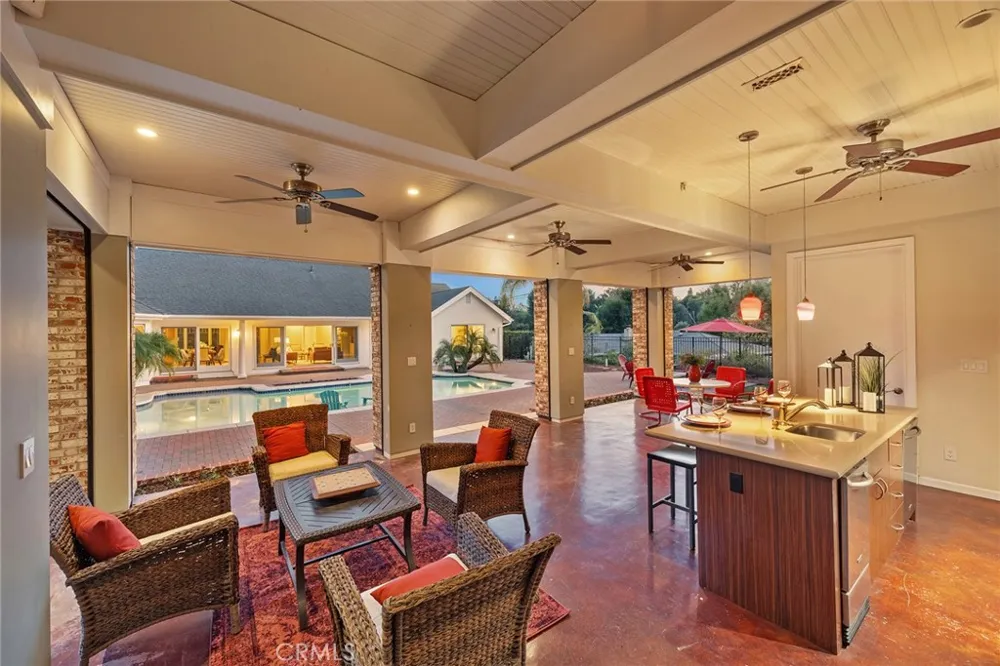 207 Barcelona Fullerton, CA 92835