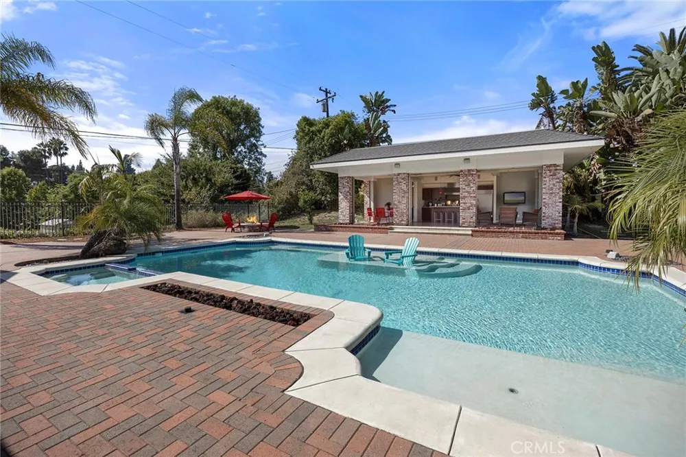 207 Barcelona Fullerton, CA 92835