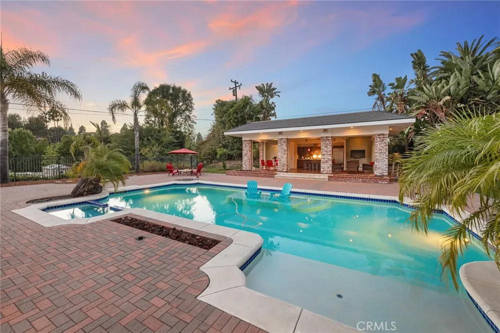207 Barcelona Fullerton, CA 92835