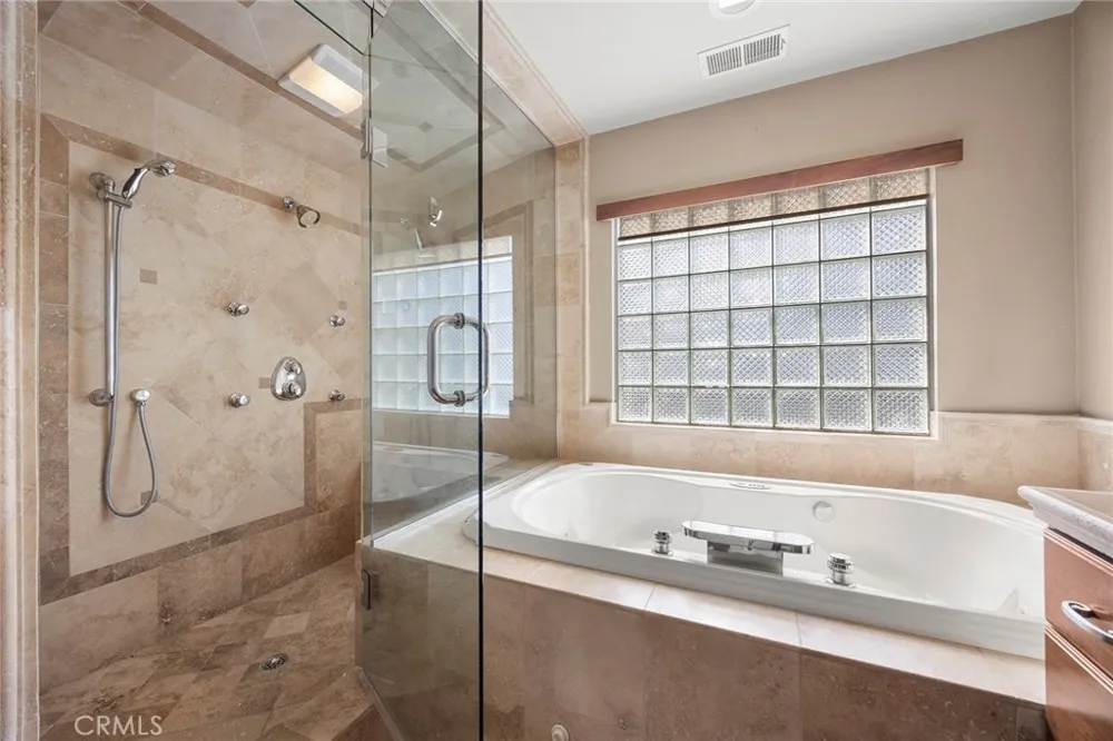 207 Barcelona Fullerton, CA 92835
