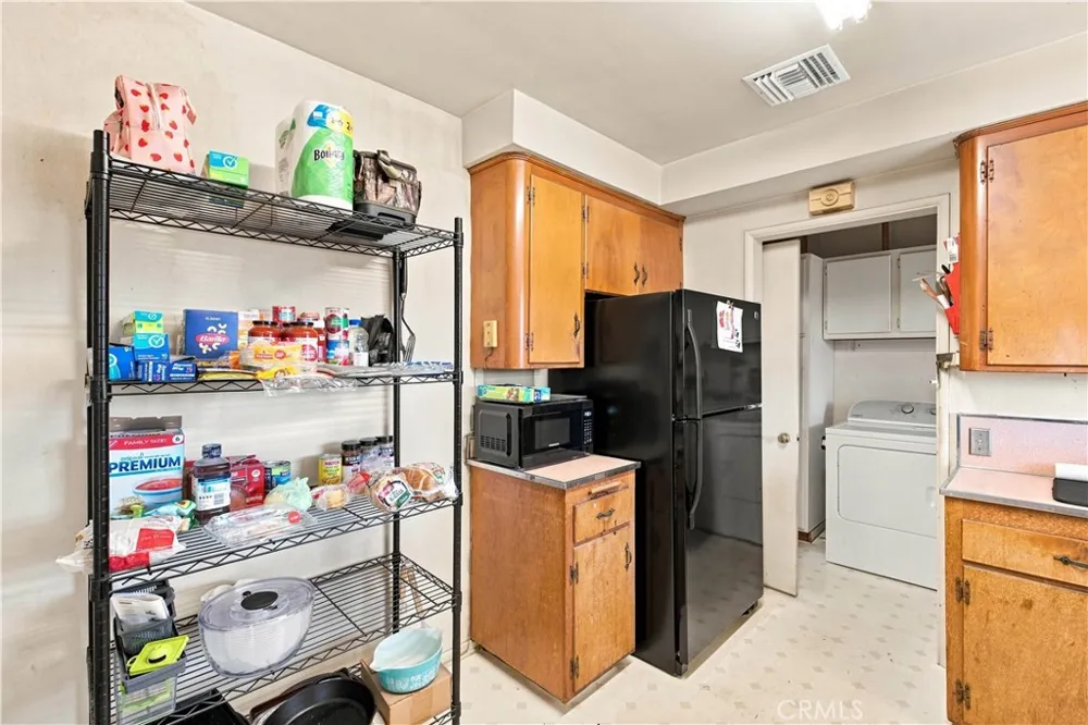 868 James Place Pomona, CA 91767
