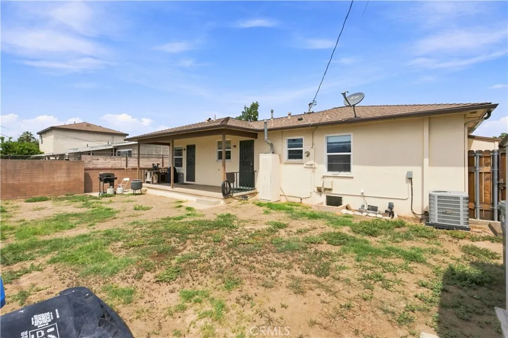 868 James Place Pomona, CA 91767