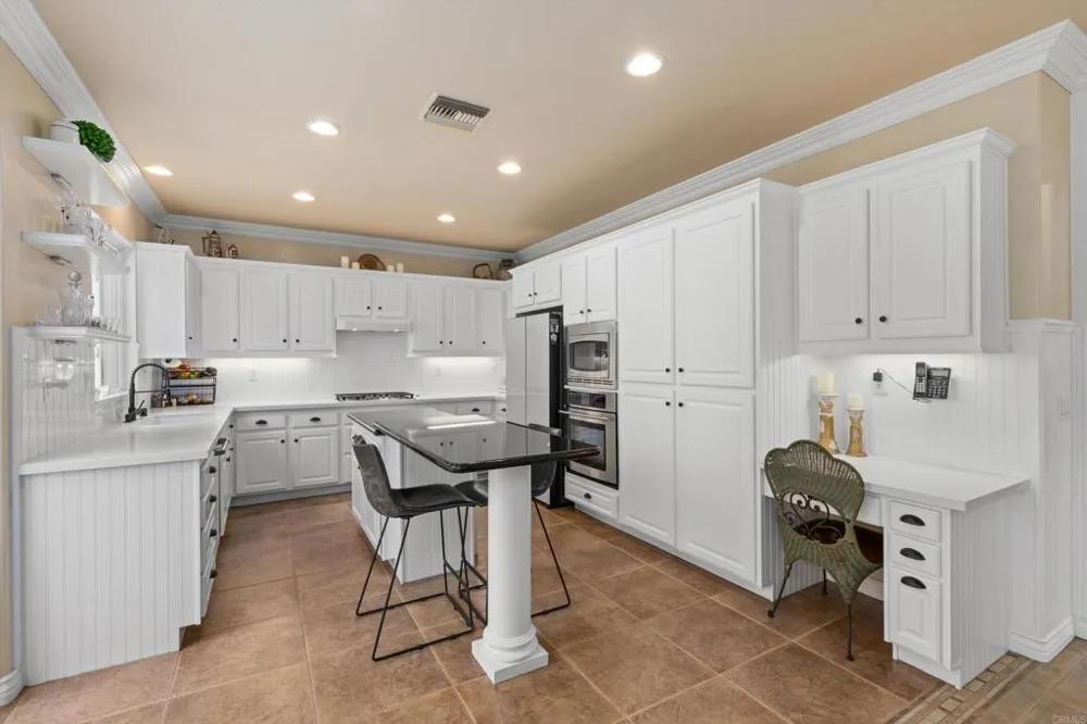 2285 Hillyer Street Carlsbad, CA 92008