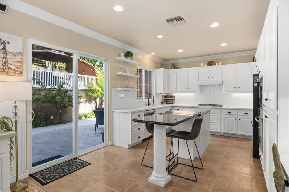 2285 Hillyer Street Carlsbad, CA 92008