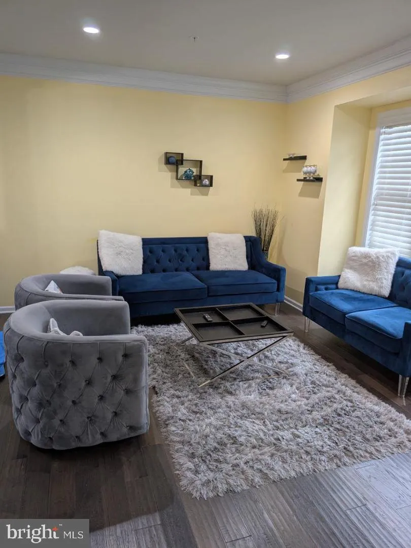 43174 LUTTRELL SQUARE Ashburn, VA 20148