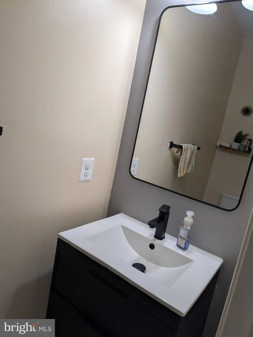 43174 LUTTRELL SQUARE Ashburn, VA 20148