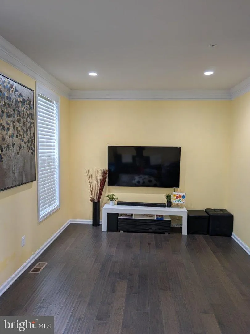 43174 LUTTRELL SQUARE Ashburn, VA 20148