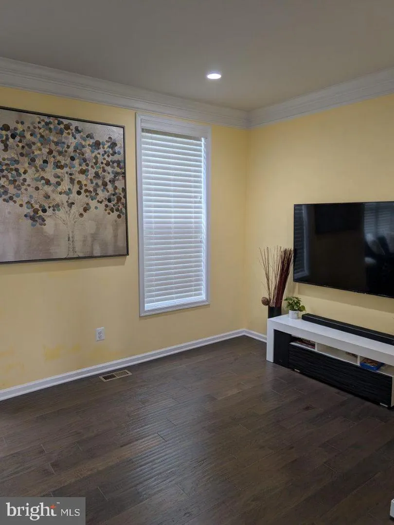 43174 LUTTRELL SQUARE Ashburn, VA 20148