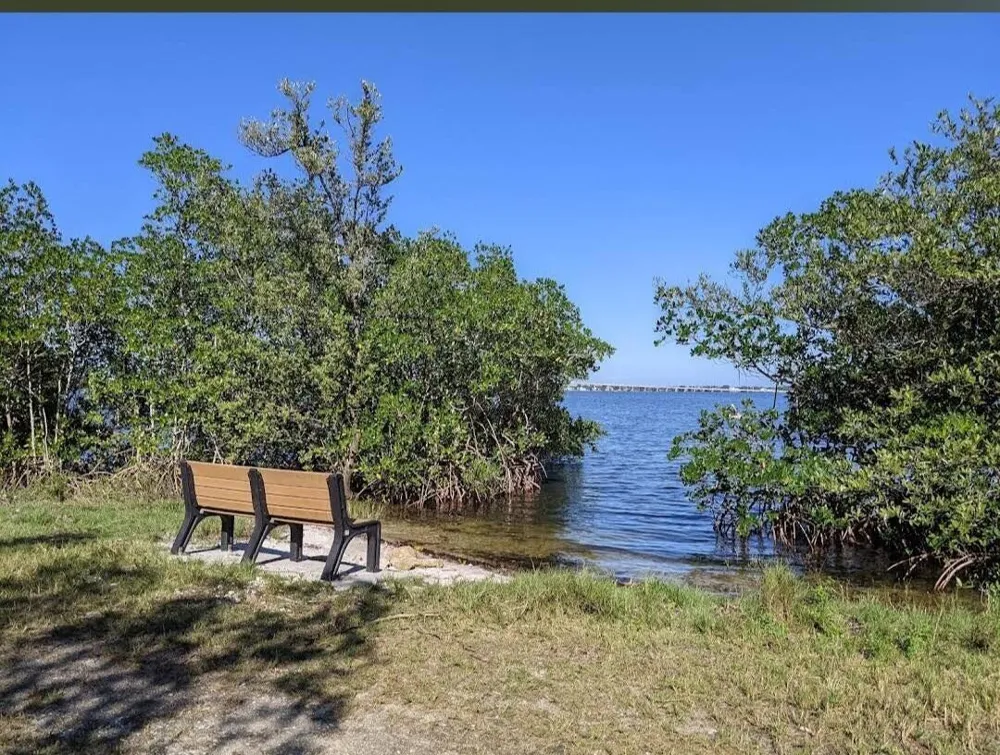 560 7th Place Vero Beach, FL 32962