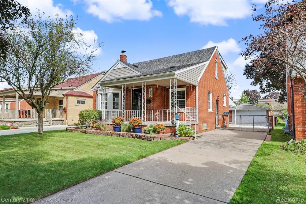 15606 Hanover Avenue Allen Park City, MI 48101