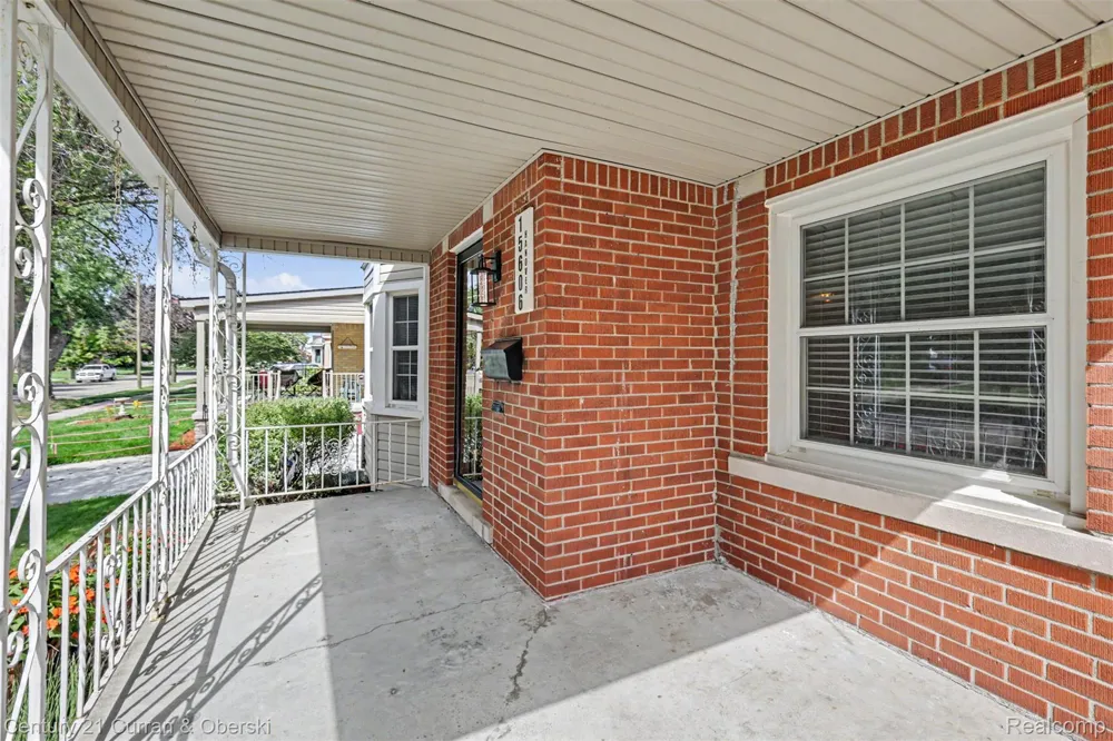 15606 Hanover Avenue Allen Park City, MI 48101