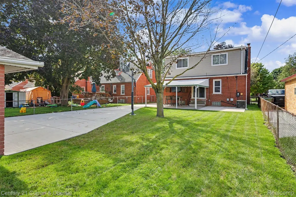 15606 Hanover Avenue Allen Park City, MI 48101