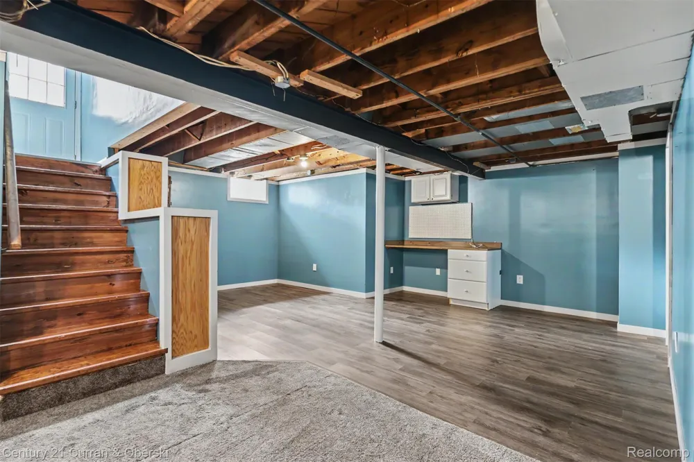 15606 Hanover Avenue Allen Park City, MI 48101