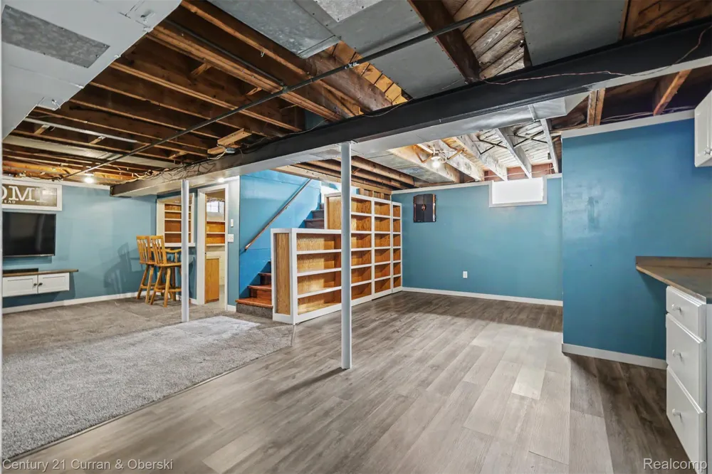 15606 Hanover Avenue Allen Park City, MI 48101